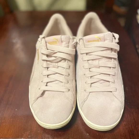 Light Pink Suede Pumas 💖 - Picture 3 of 7